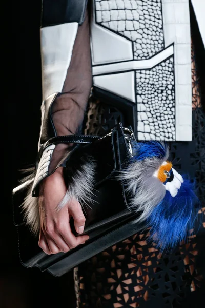 Look 60